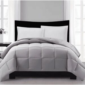 London Fog Supreme Down Alternative Queen Size Comforter Grey 94" x 90"